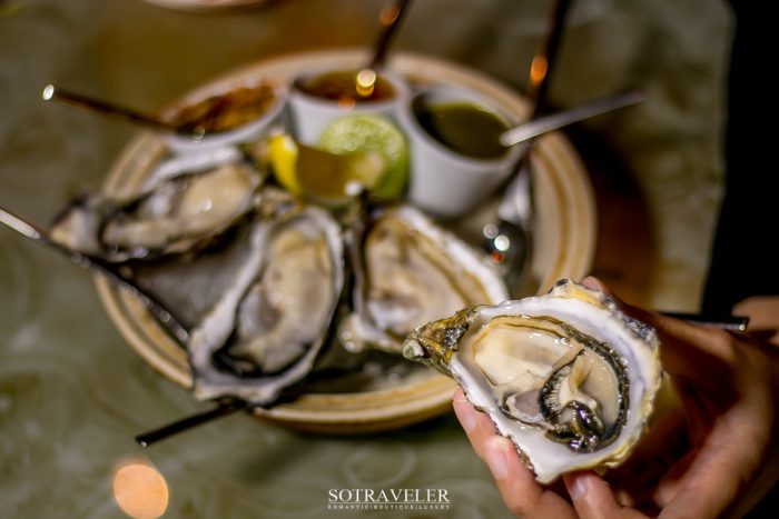 Fine de claire oyster with condiments (420.- บาท)