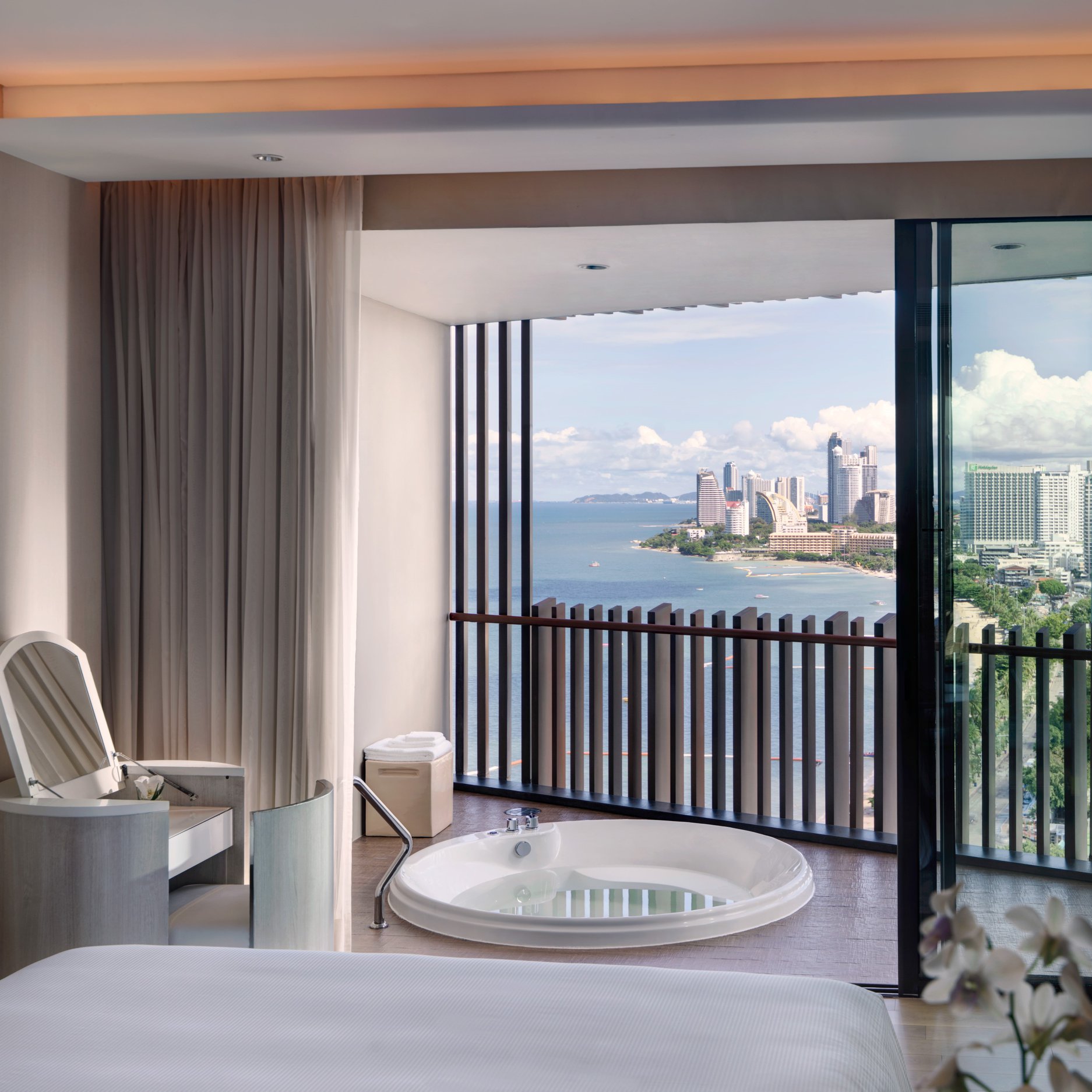 Hilton Flash Sale! ไม่จองไม่ได้แล้ว กับส่วนลดห้องพักสูงสุดถึง 35* และ