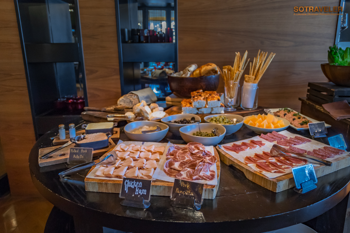 Sunday Brunch ห้องอาหาร The District Grill Room & Bar บรันช์ดีย่านทองหล่อ