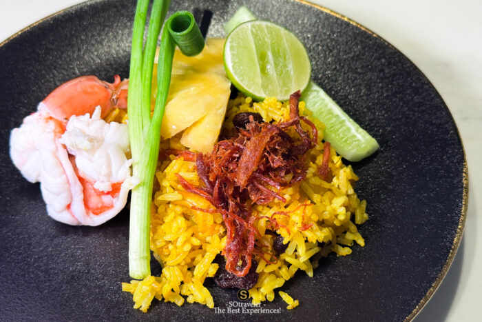ข้าวอบสับปะรดกุ้งทะเลหมูฝอย