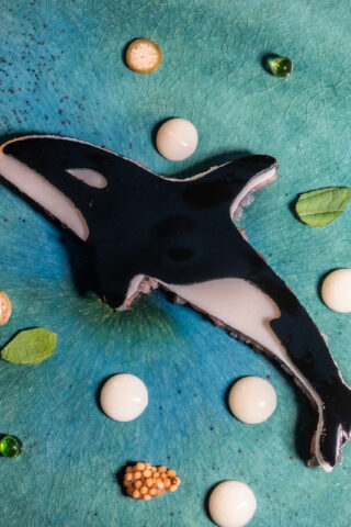 Orcas in the Gala – Trio Fish Carpaccio จาก Shima Aji, Bluefin Tuna Akami และ Otoro เสิร์ฟกับ Escalivada Shoyu และวาซาบิ GALA Bangkok