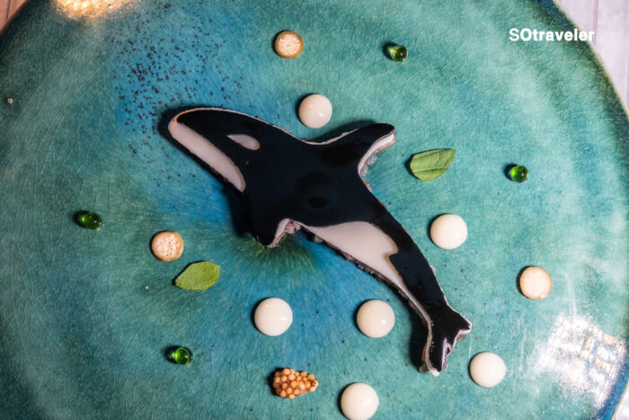 Orcas in the Gala – Trio Fish Carpaccio จาก Shima Aji, Bluefin Tuna Akami และ Otoro เสิร์ฟกับ Escalivada Shoyu และวาซาบิ GALA Bangkok