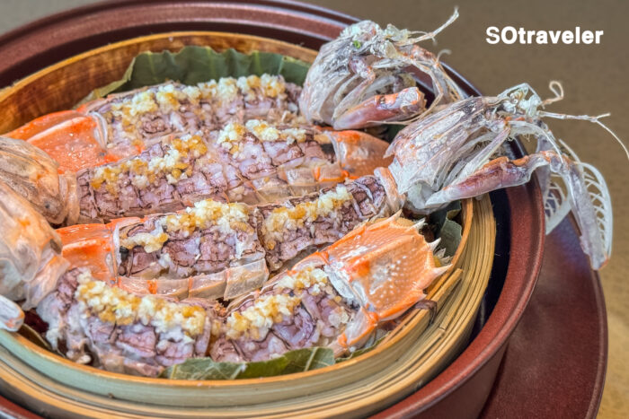Steamed Glutinous Rice in Lotus Leaf with Mantis Shrimp