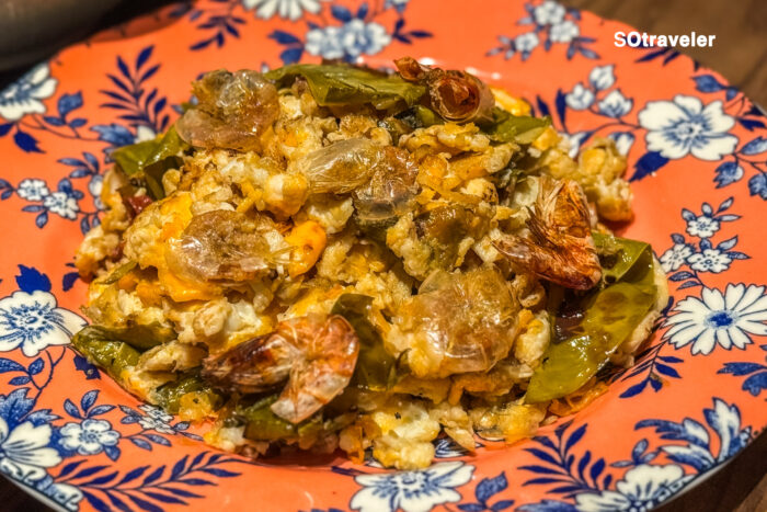 ใบชะมวงผัดไข่ กุ้งชิว