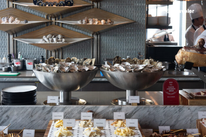 surf-turf-extravaganza-weekend-bull-and-bear-waldorf-astoria-bangkok