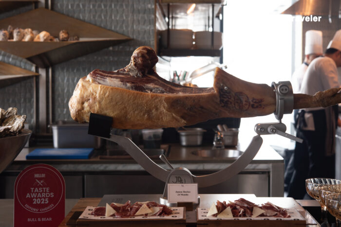 surf-turf-extravaganza-weekend-bull-and-bear-waldorf-astoria-bangkok