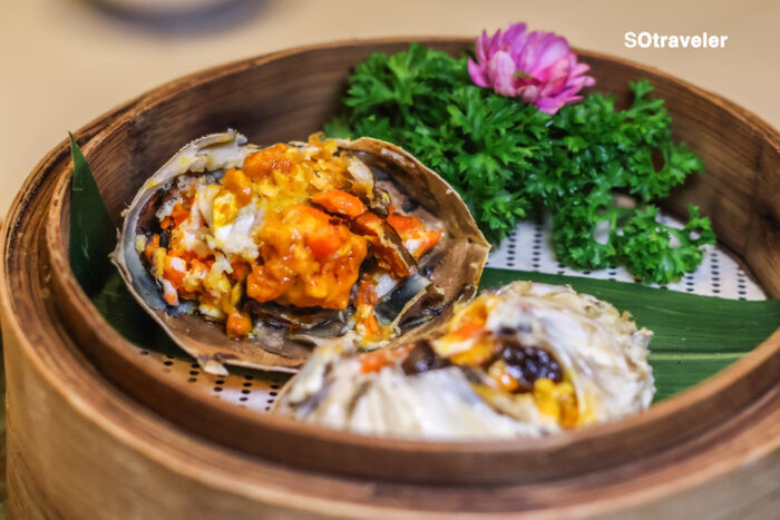 ปูขนเสิร์ฟพร้อมน้ำขิงร้อน