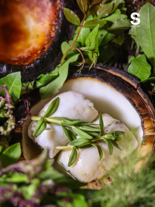 ปลาบู่หมักสมุนไพรย่างในกะลามะพร้าว