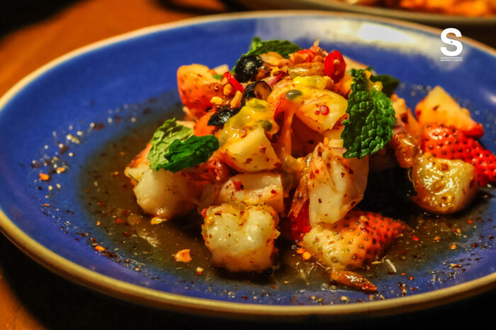 ยำสตอเบอร์รี่กุ้งย่าง