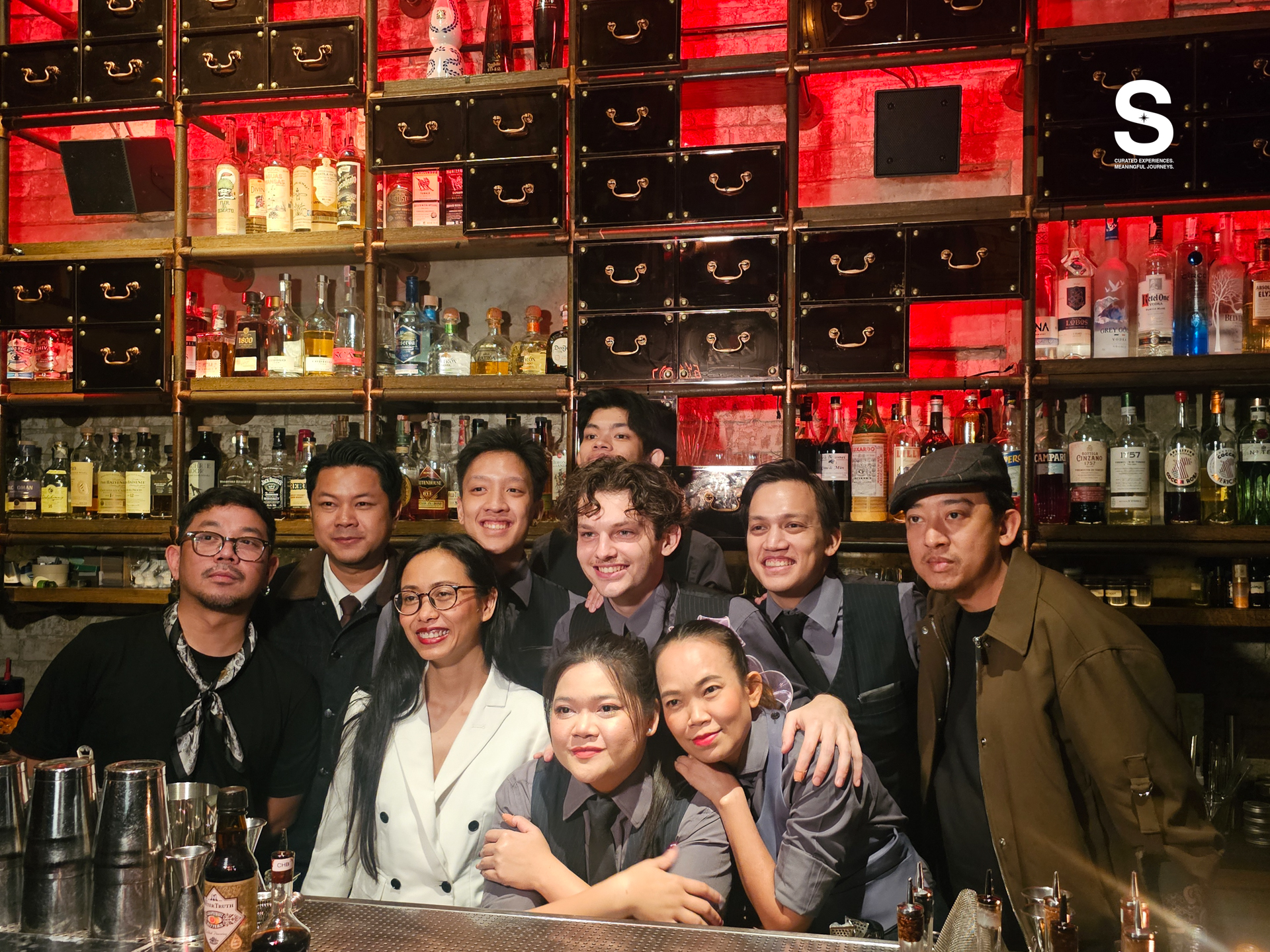 บรรยากาศบาร์ค็อกเทลย่านทองหล่อ Rabbit Hole ในงานฉลองครบรอบ 10 ปี