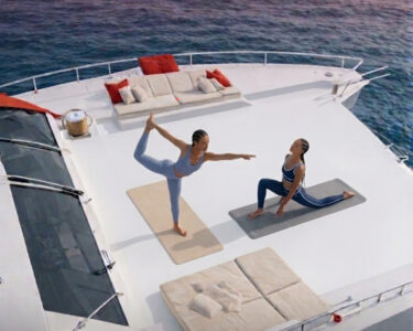 กิจกรรม Sunset Yoga บนเรือยอชต์ โดย พัทยา แมริออท รีสอร์ต แอนด์ สปา ร่วมกับ HARNN และ Jojai Club