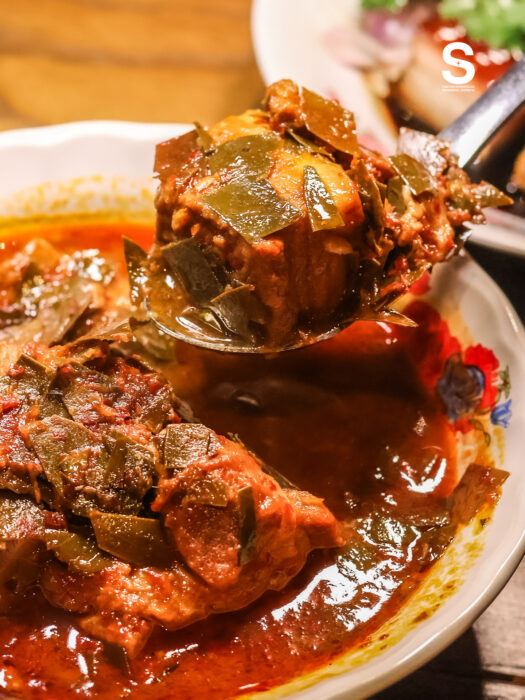 แกงหมูชะมวง