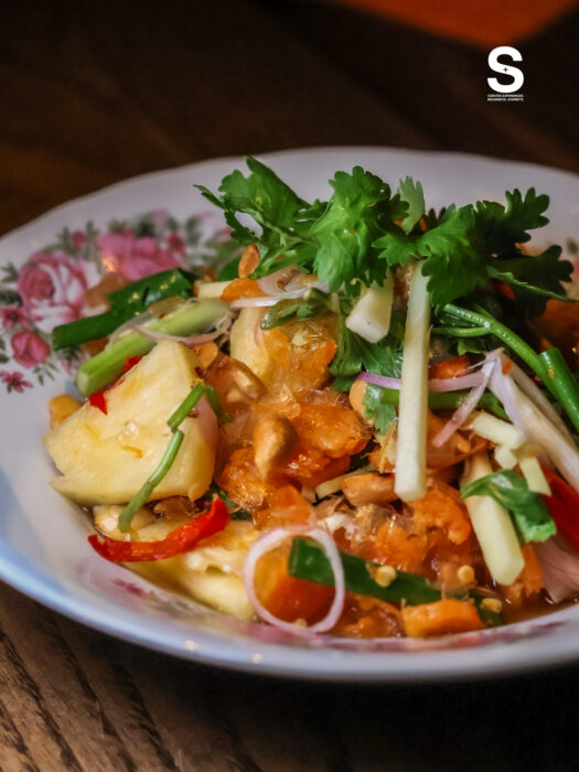 ยำกุ้งเสียบ