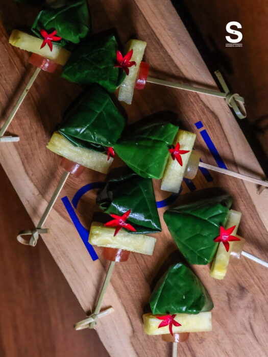 ยำส้มโอห่อใบชะพู