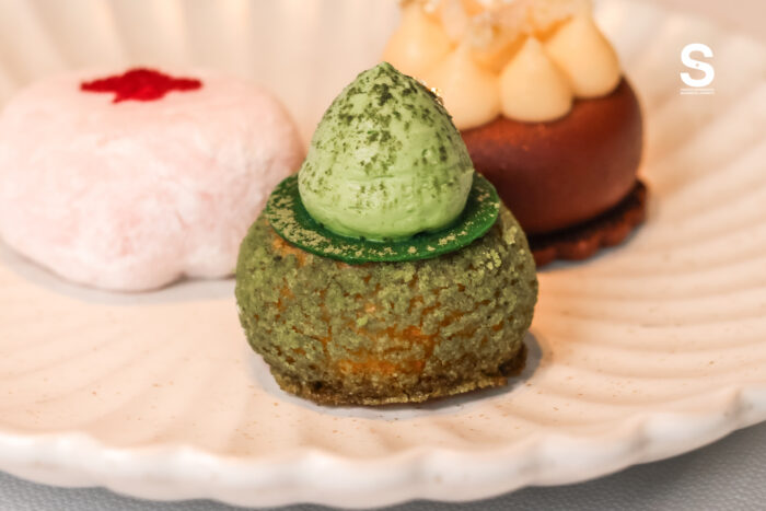 Green Matcha Puff with Sago Pearl
