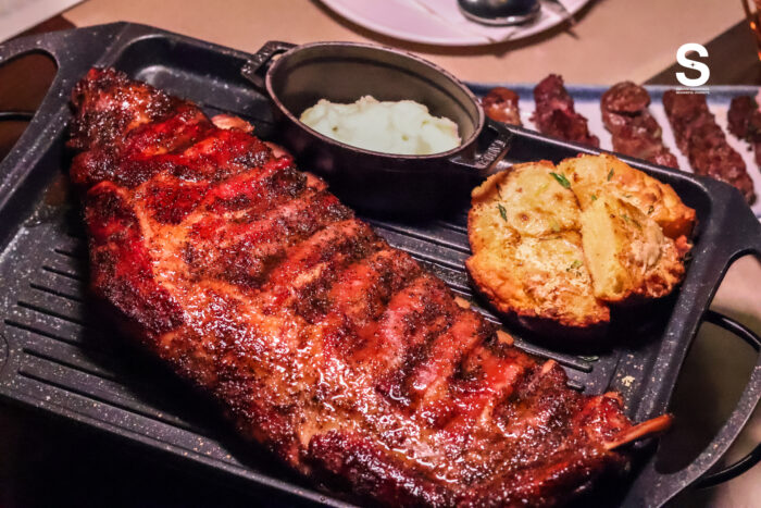 Bacon Ribs with Honey-Glazed Cornbread and Mashed Potato