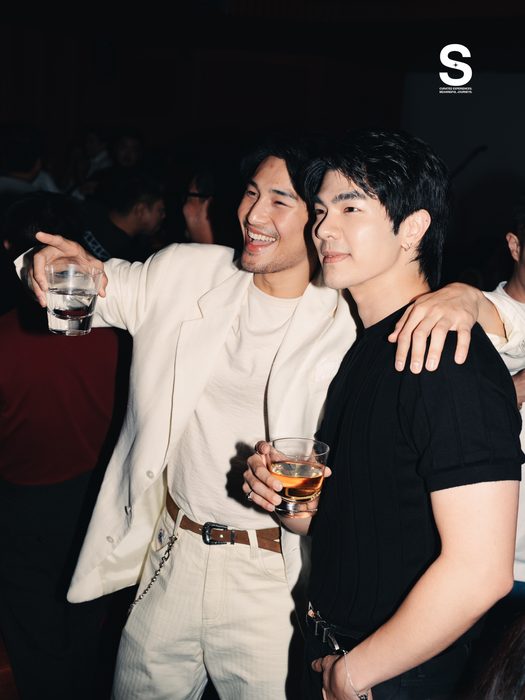 บาร์ทองหล่อ AMBR