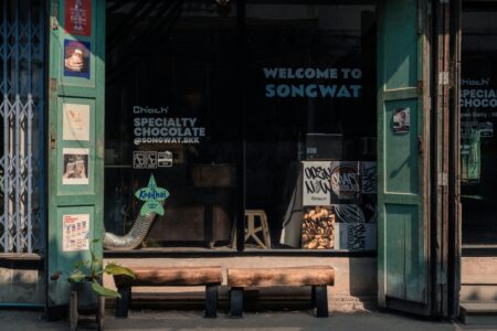 Exploring Song Wat & Talat Noi Bangkok's Heritage
