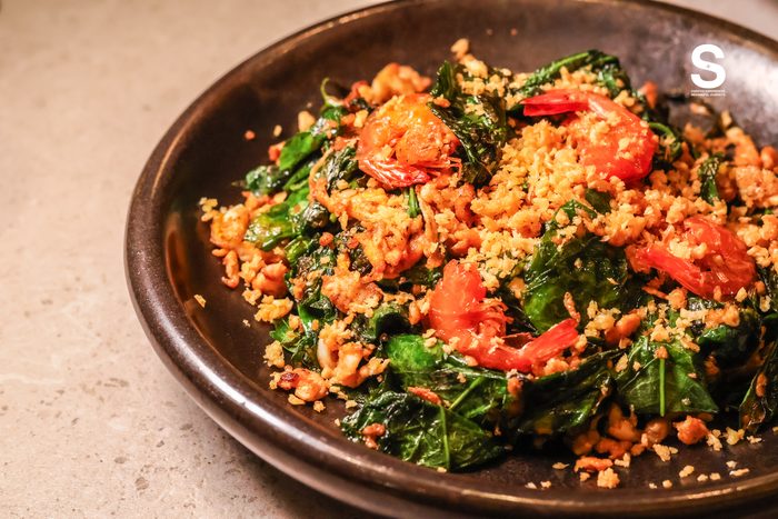 ใบเหลียงผัดไข่กุ้งเสียบ (Stir-Fried Melinjo Leaves with Dried Shrimps)